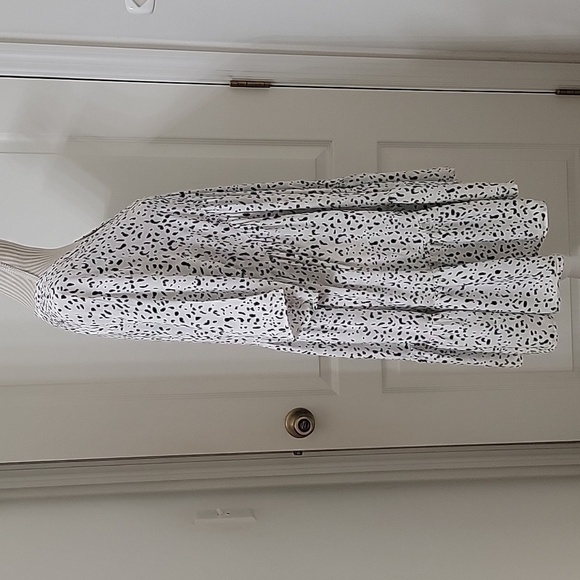 Stelen, Size M White with Black Spotted Pattern Tiered, Ruffled V Neck Dress - Picture 2 of 10